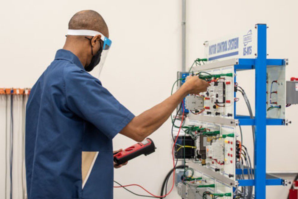 DALLAS COLLEGE EL CENTRO CAMPUS: Dallas College Partners With Amazon on Mechatronics and Robotics Apprenticeships That Translate to In-Demand Jobs