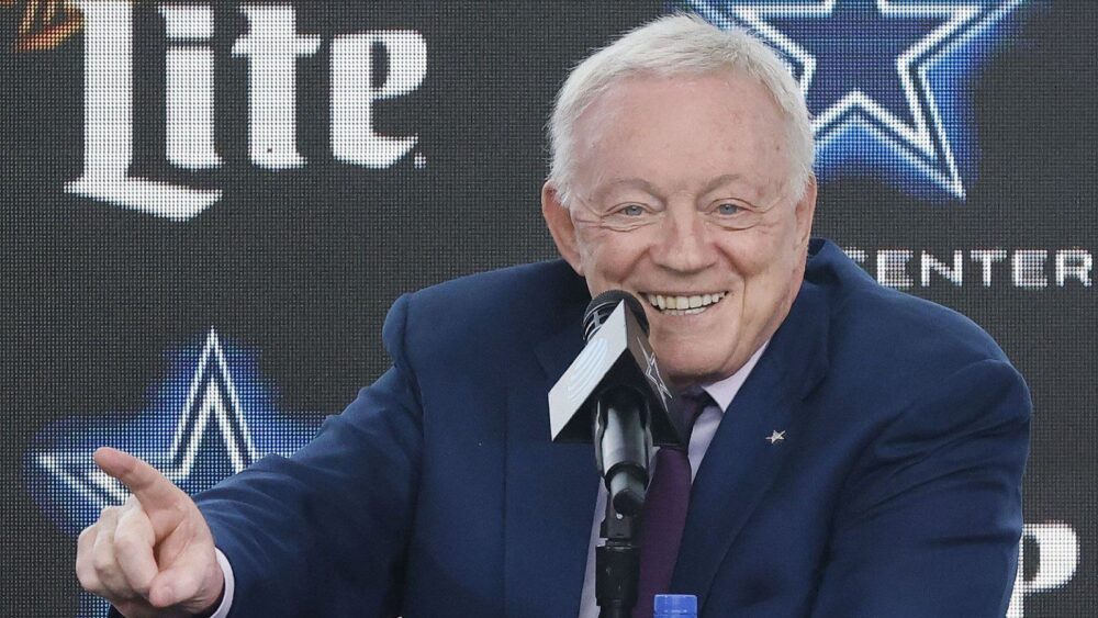 Jerry Jones Provides His Own Team with Bulletin Board Material