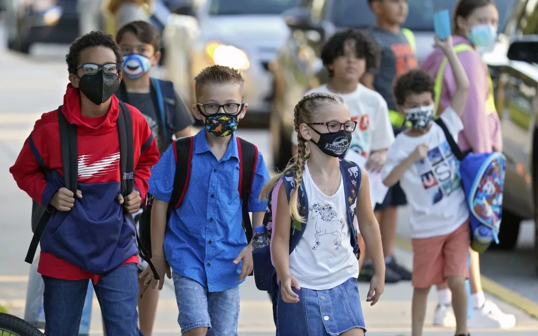 Mientras el uso de máscaras impone ira, los distritos escolares de Texas buscan soluciones