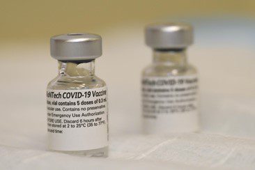 Dallas Doctors Considering Care Based on Vaccine Status
