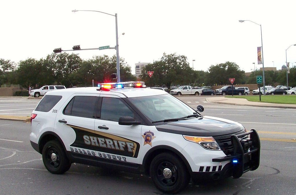 El alguacil del condado investiga un accidente fatal de motocicleta en la I-30