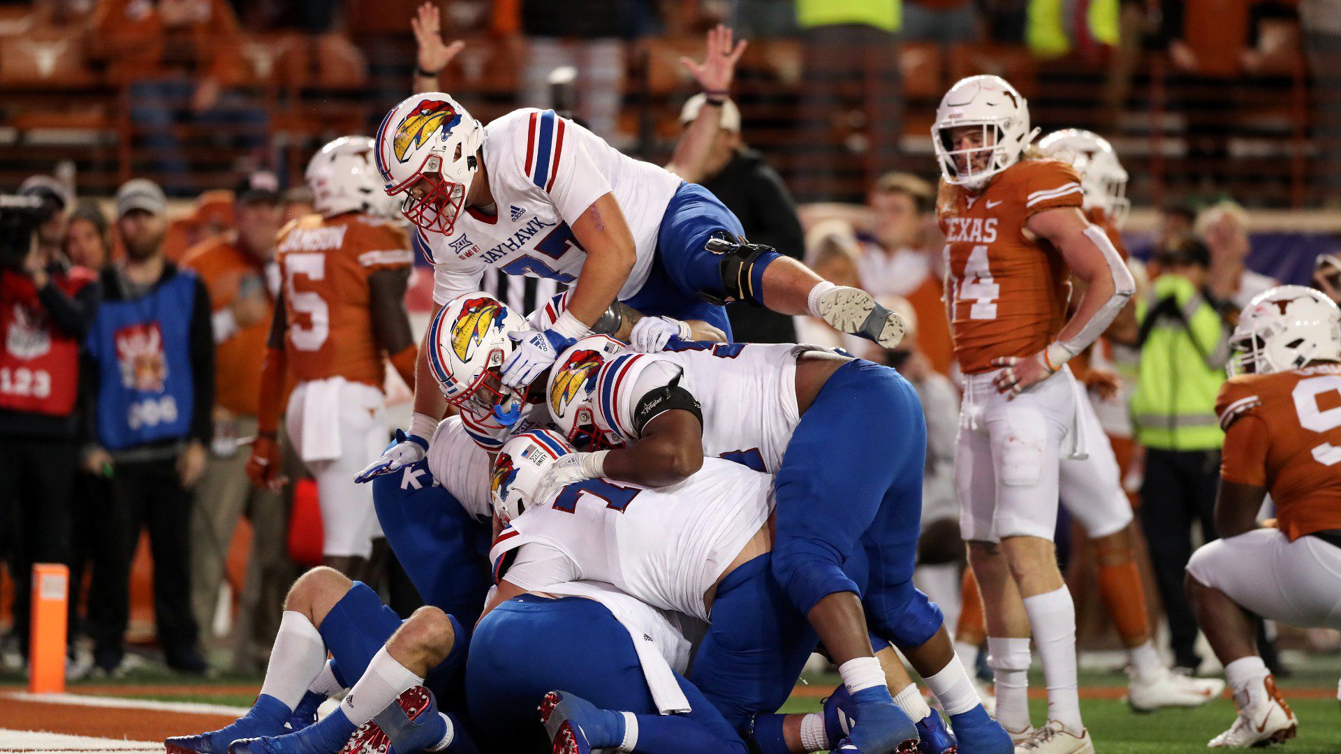 Kansas-winning-2-point-conversion-vs-Texas-aided-by-missed-holding