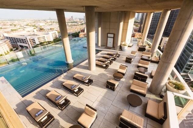 Palace In The Sky Apartment_Pool