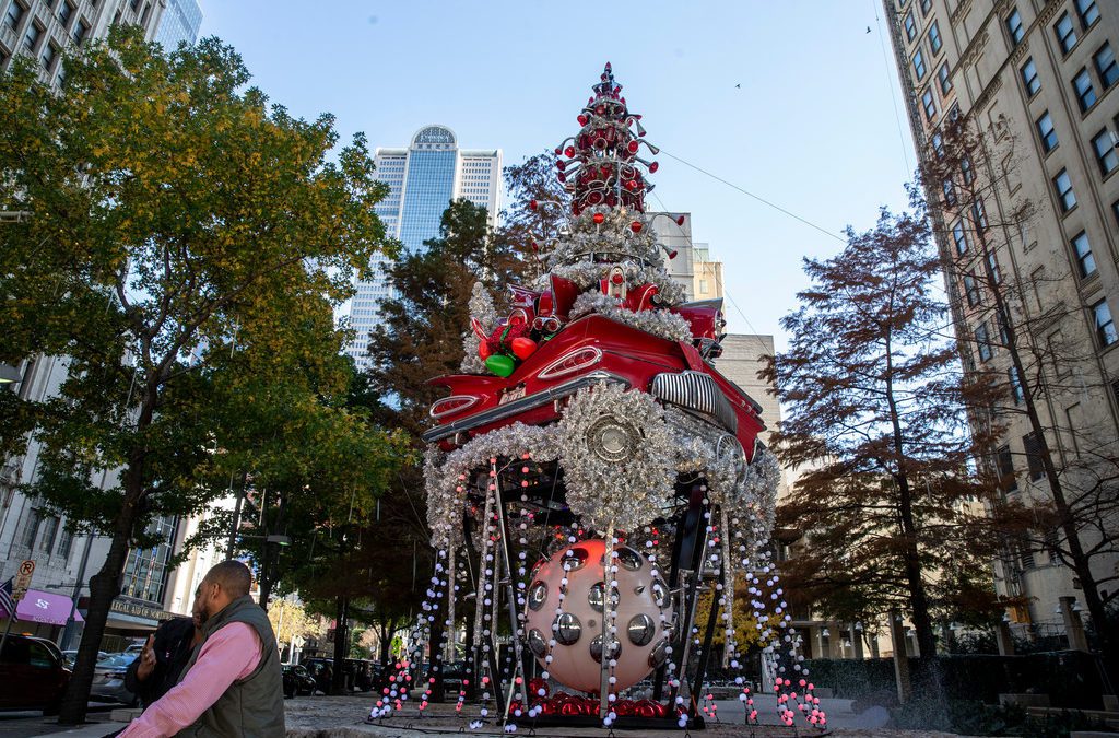 Find The Perfect Holiday Backdrop In Downtown Dallas
