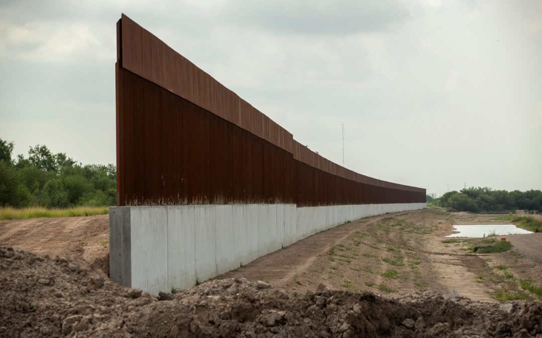 Paxton Calls on Court to Force Border Wall Construction