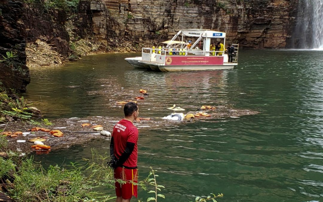Falling Rocks Kill Two Boaters, Injure Several Others