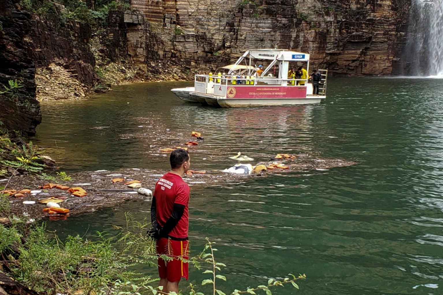 Falling Rocks Kill Two Boaters, Several Others Injured