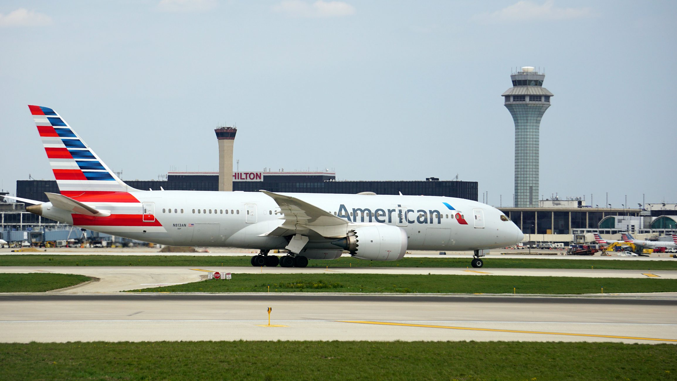 American Airlines Boeing 787 Dreamliner Lands at Chicago O'Hare