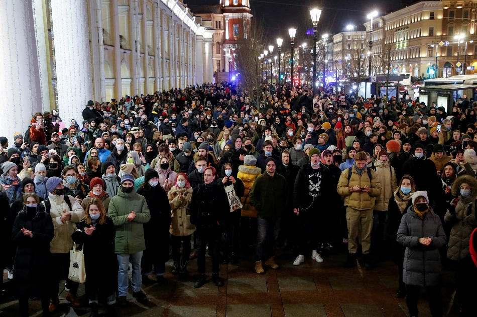 Activistas a favor de la paz toman las calles para protestar en Rusia y en todo el mundo