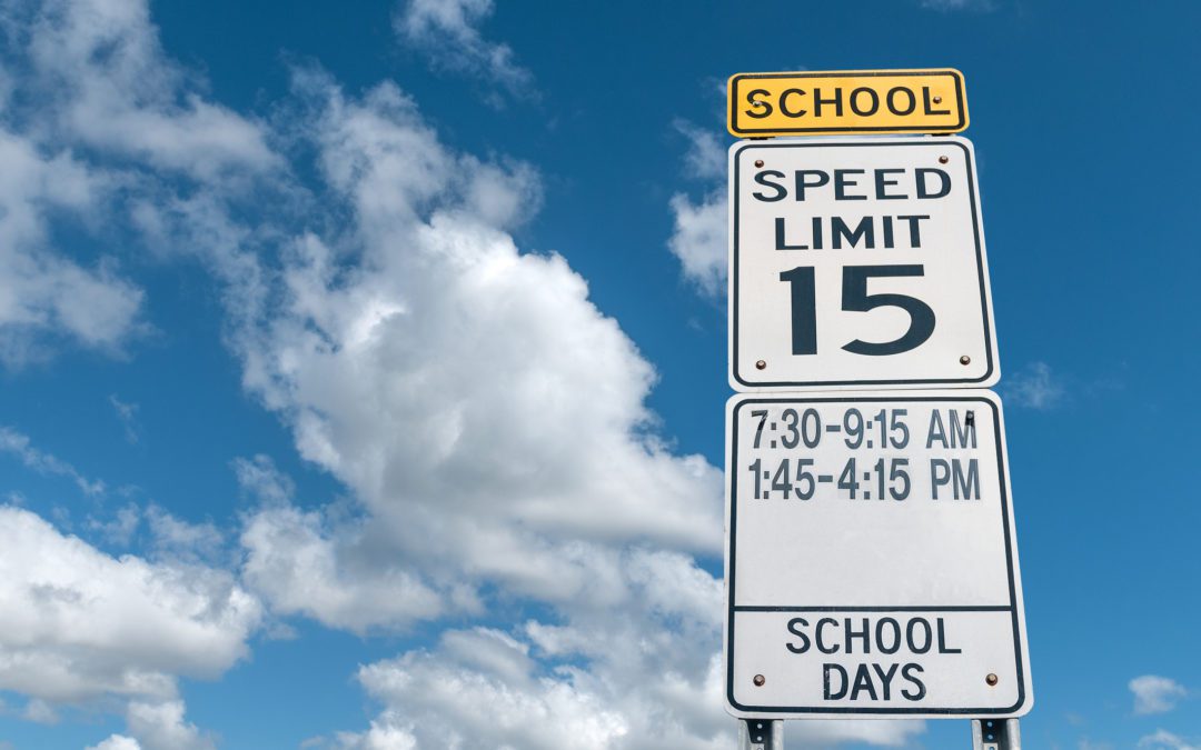 Los conductores que aceleran en las zonas escolares locales preocupan a los padres