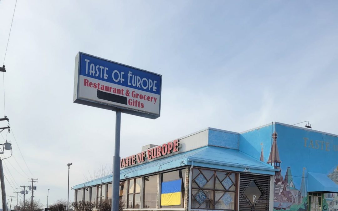 Después de las amenazas, el restaurante Taste of Europe omite la palabra 'ruso' en el letrero