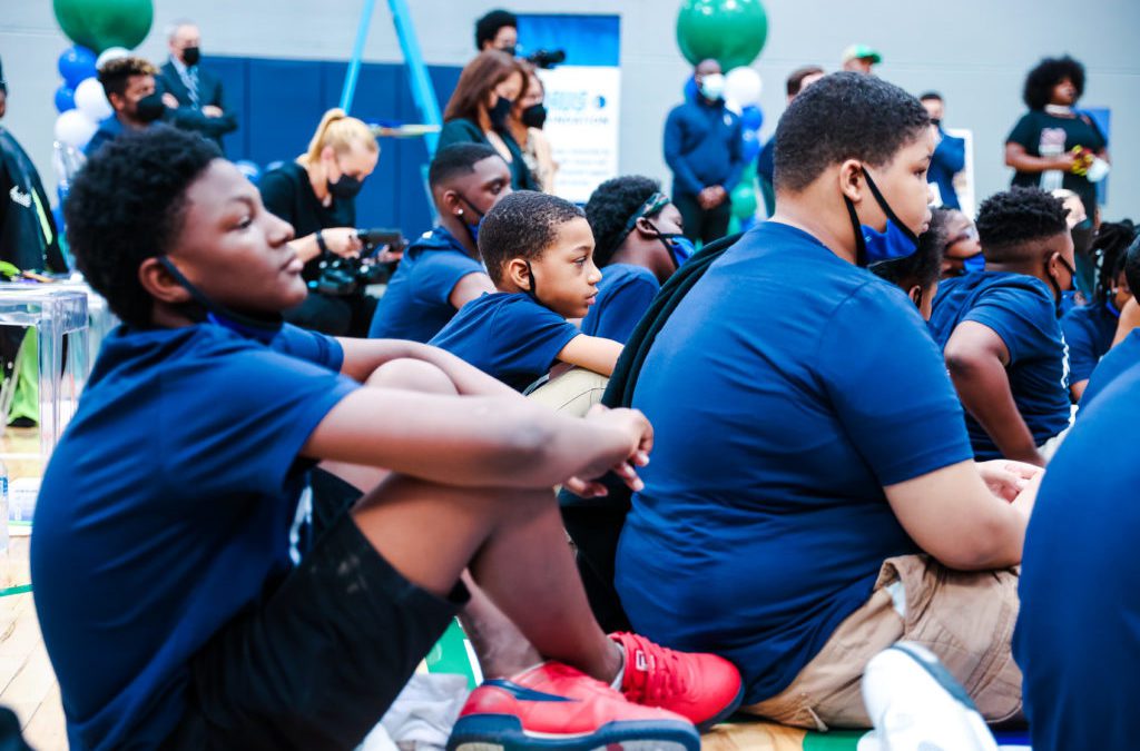 Dallas Mavericks dedica gimnasio a organización sin fines de lucro del área
