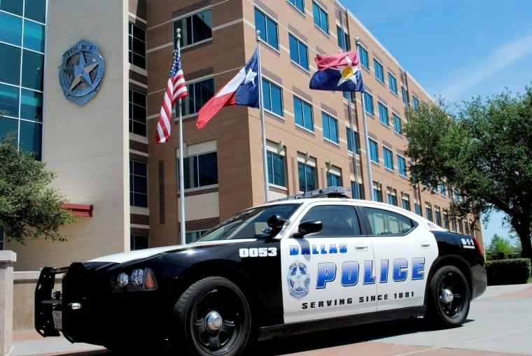 El Departamento de Policía de Dallas recibe premio por su plan de reducción de delitos violentos a pesar del aumento de delitos