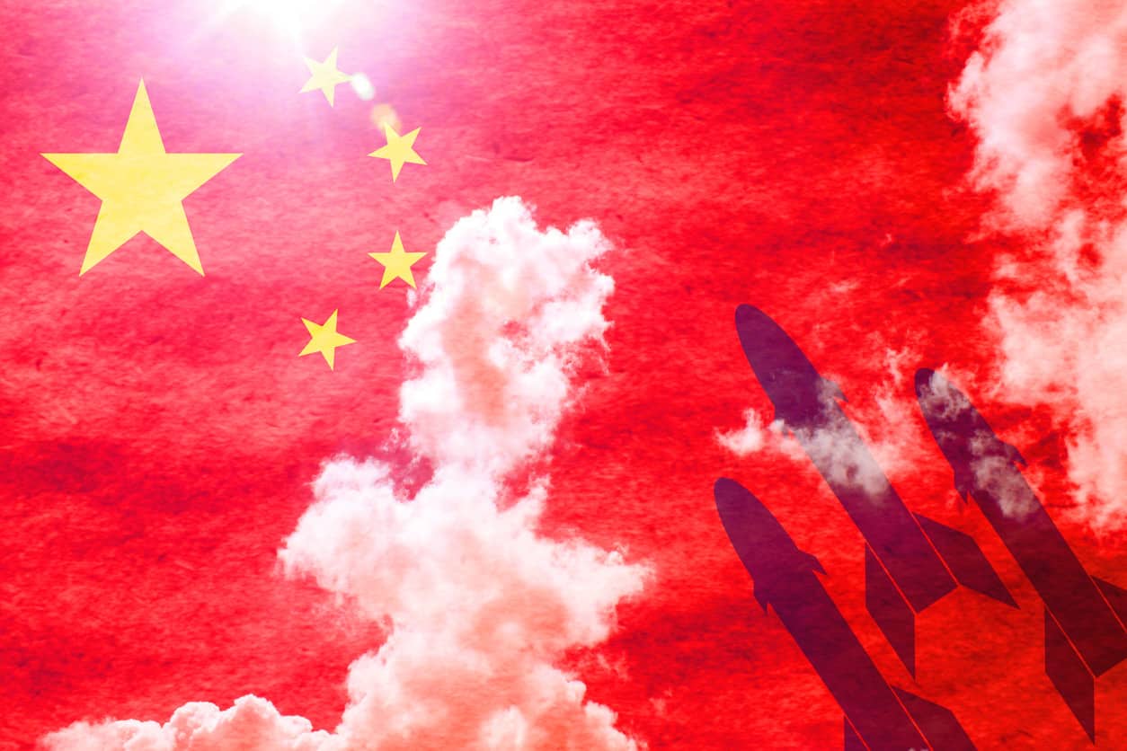 China prueba misiles antipuerto y antibuque