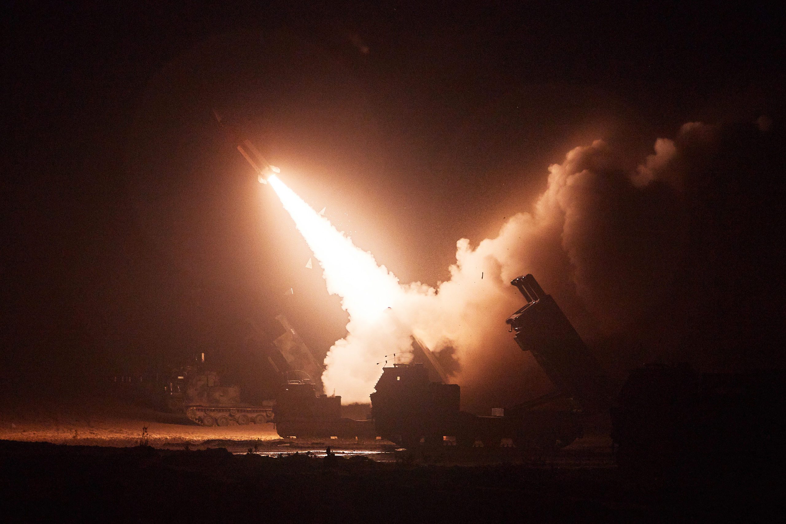 Corea del Sur y Estados Unidos lanzan 8 misiles en respuesta a Corea del Norte