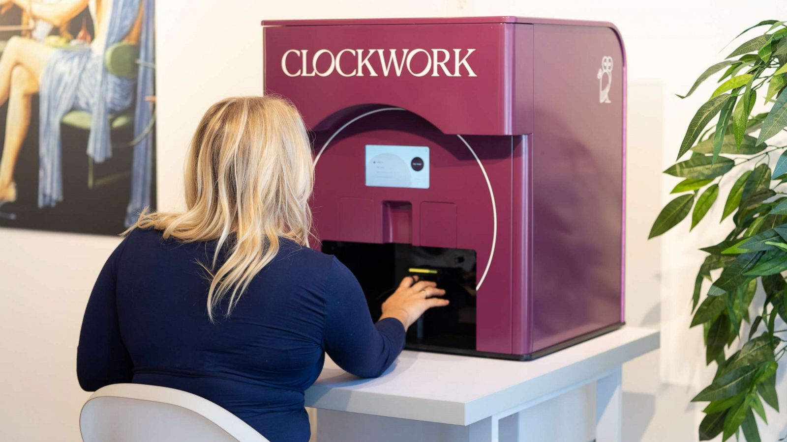 Clockwork manicure robot