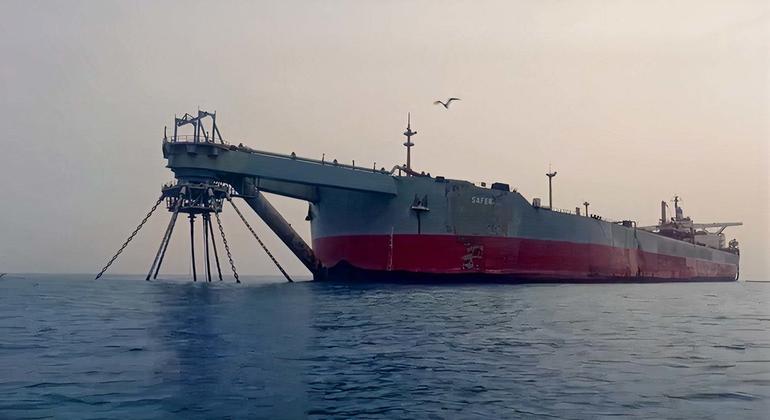 Decaying oil tanker FSO Safer