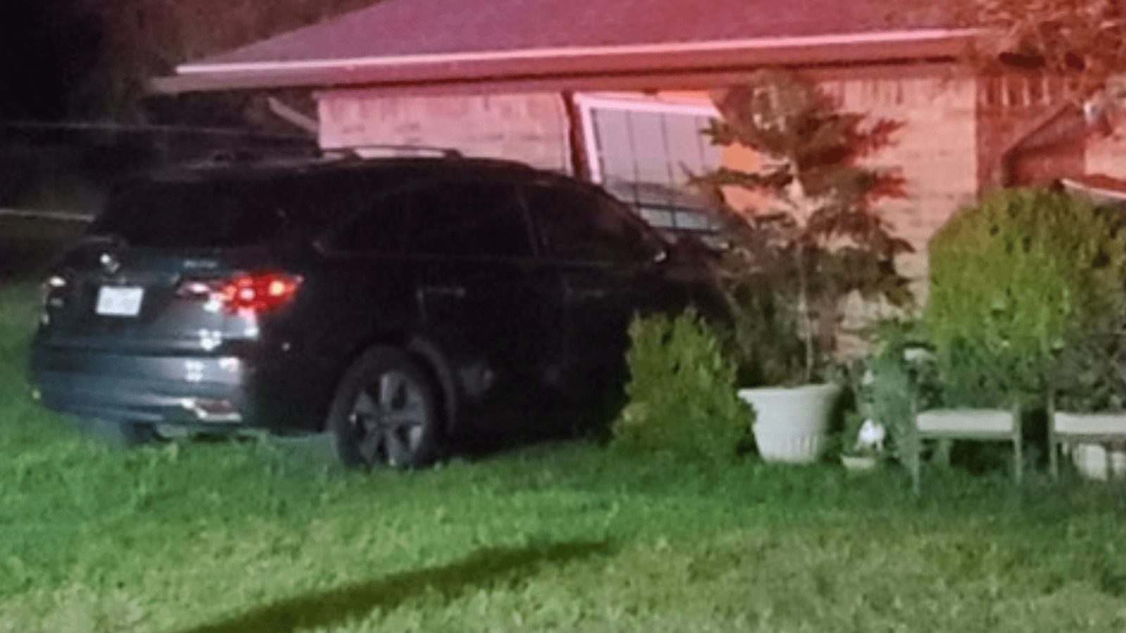 Vehicle crashes into Fort Worth residence