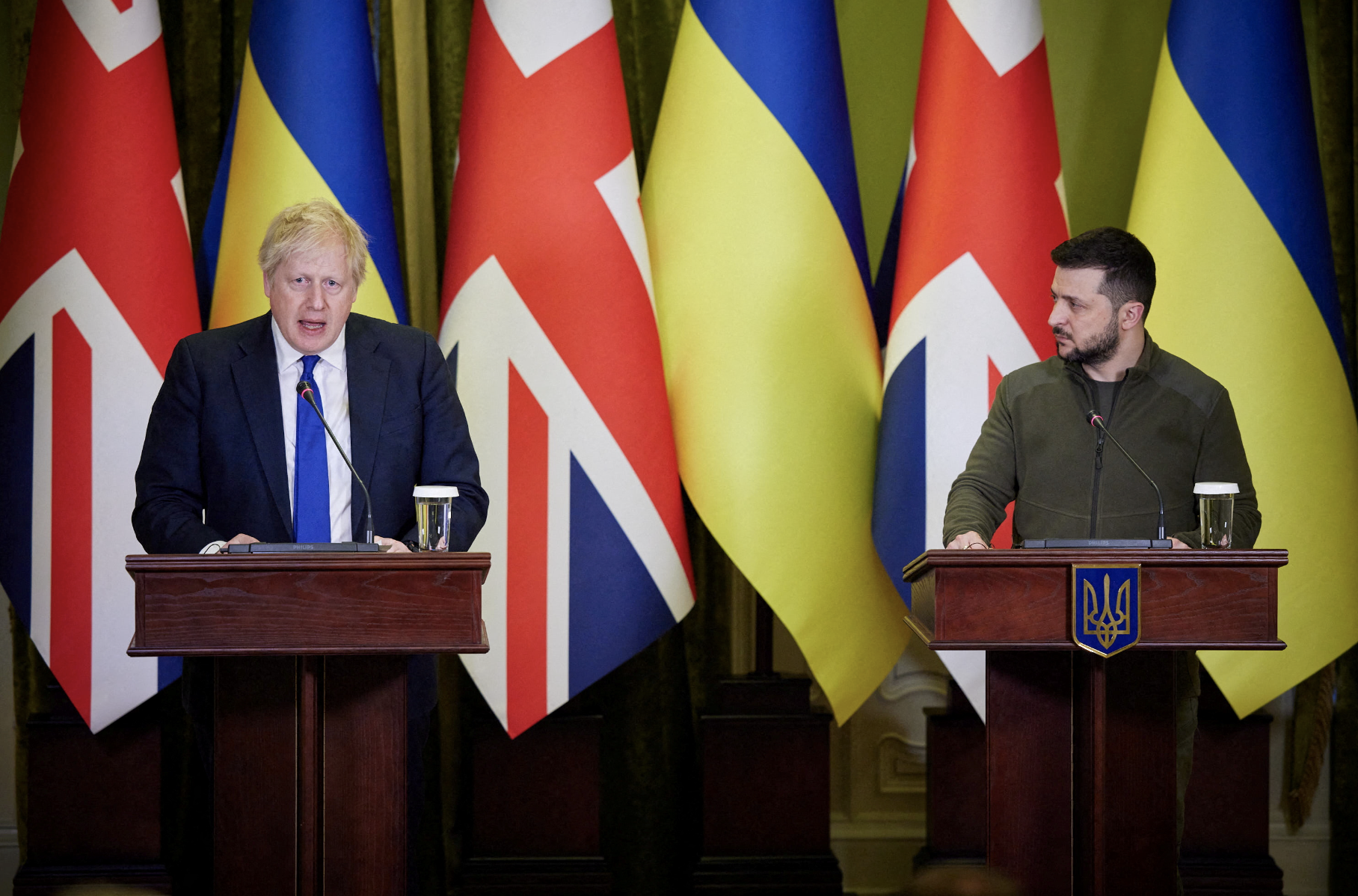 Ukraine's President Volodymyr Zelenskyy and British Prime Minister Boris Johnson