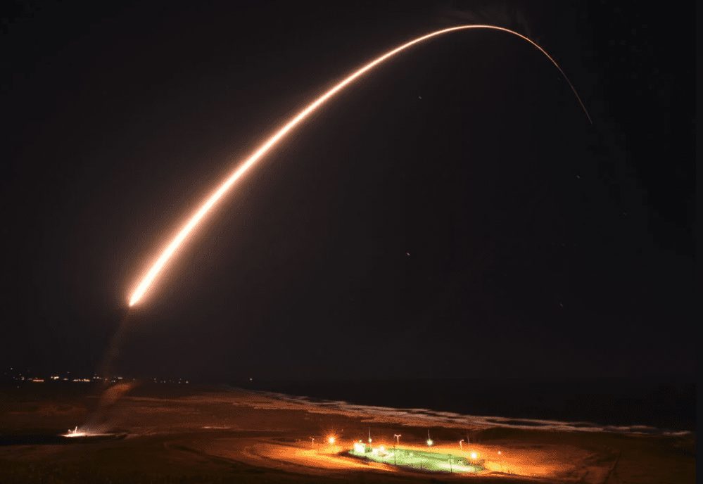 Cohete explota en ejecución de prueba para componente de futuros misiles nucleares