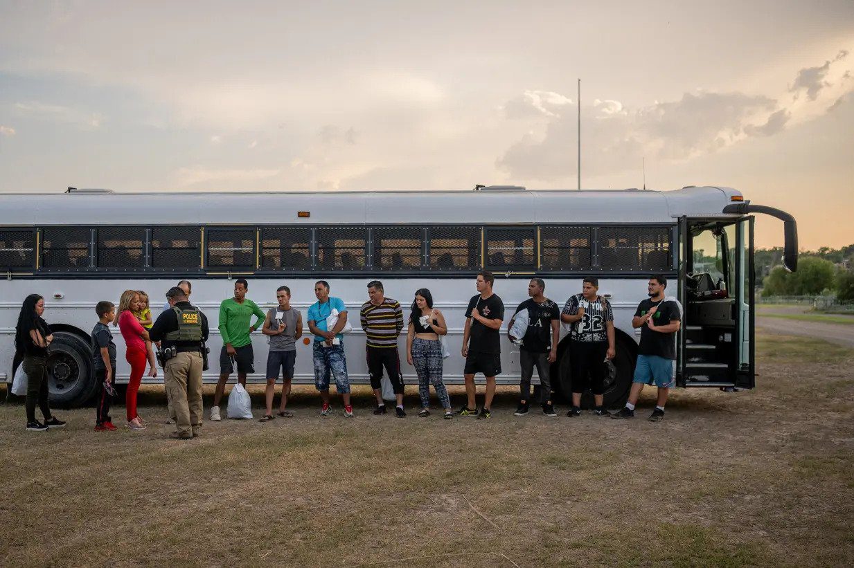 Migrants Cross Border into West Texas Town