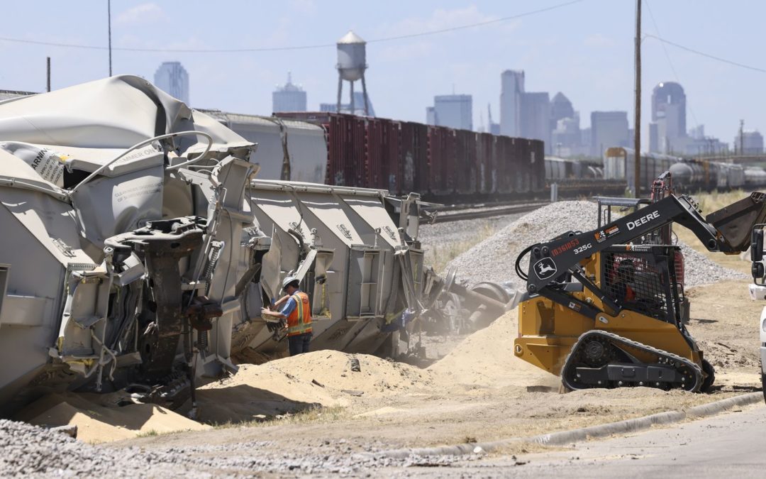 Union Pacific limpia escombros de vagones en vecindario de Dallas