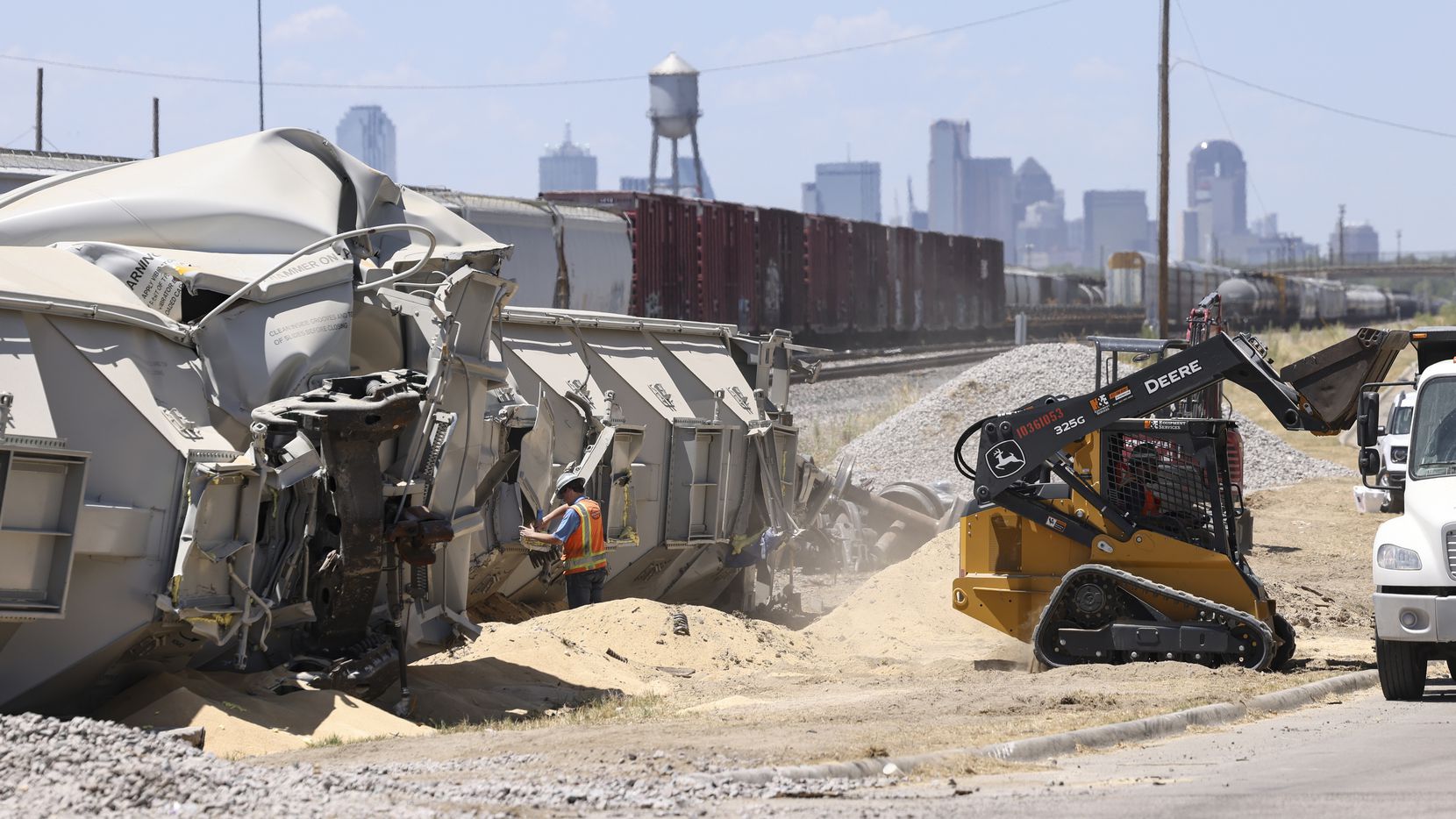 Union Pacific Clears Railcar Debris in Dallas Neighborhood