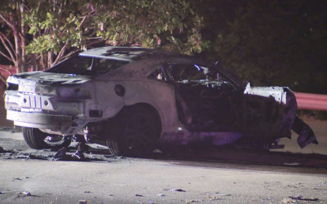 Driver Dies When Car Crashed, Burst into Flames