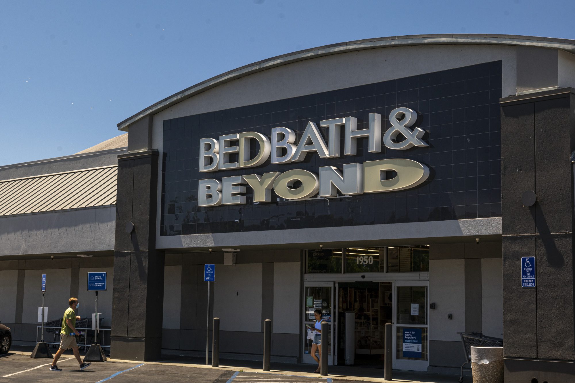 Bed Bath & Beyond Closes in on Financing