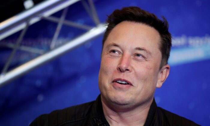 Musk Sells $6.9 Billion of Tesla Shares