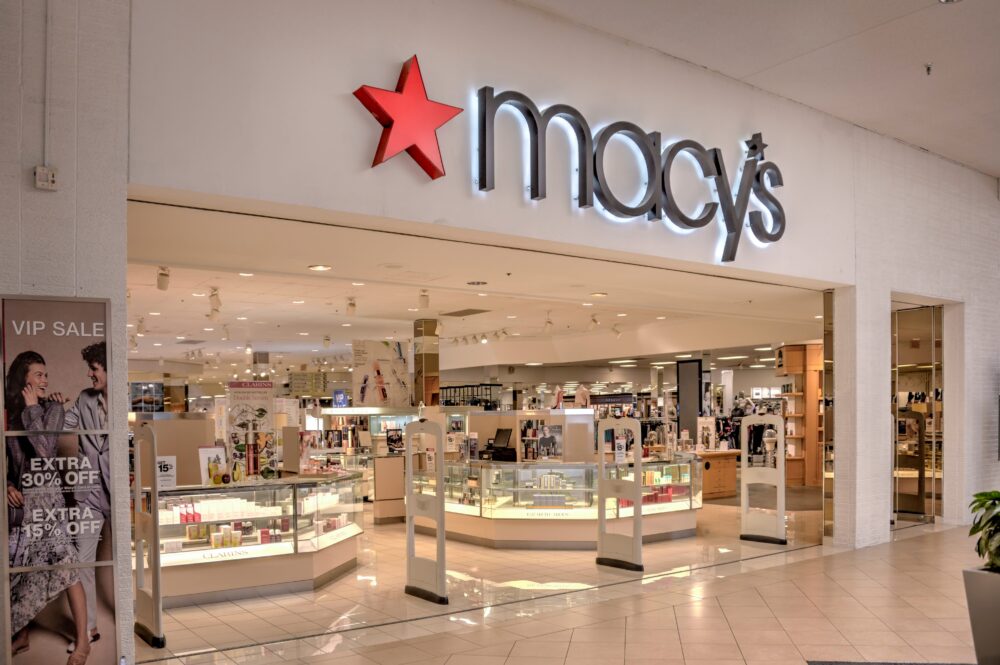 Macy’s Cuts Profit Forecast Due to Inflation