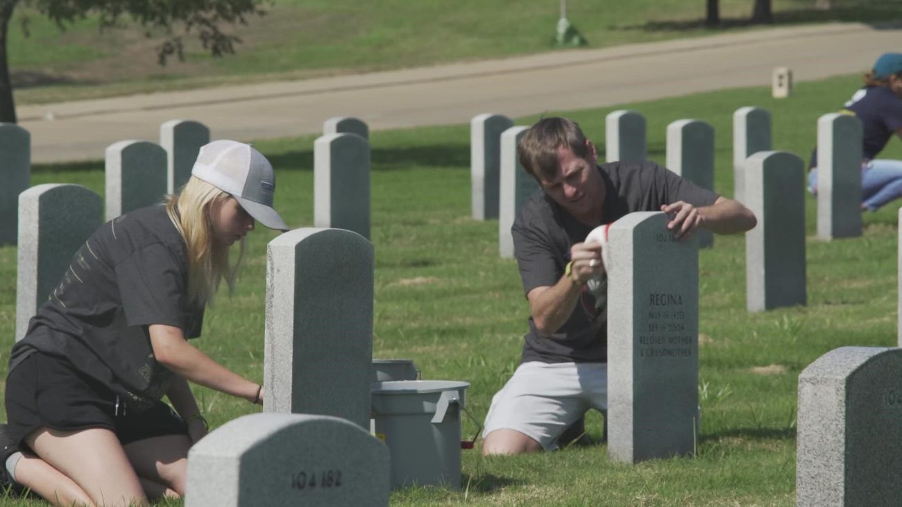 Voluntees Clean Up DFW National Cemetary