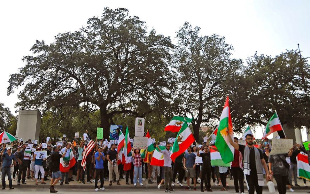 Hundreds Gather in Dallas to Support Iranian Protests