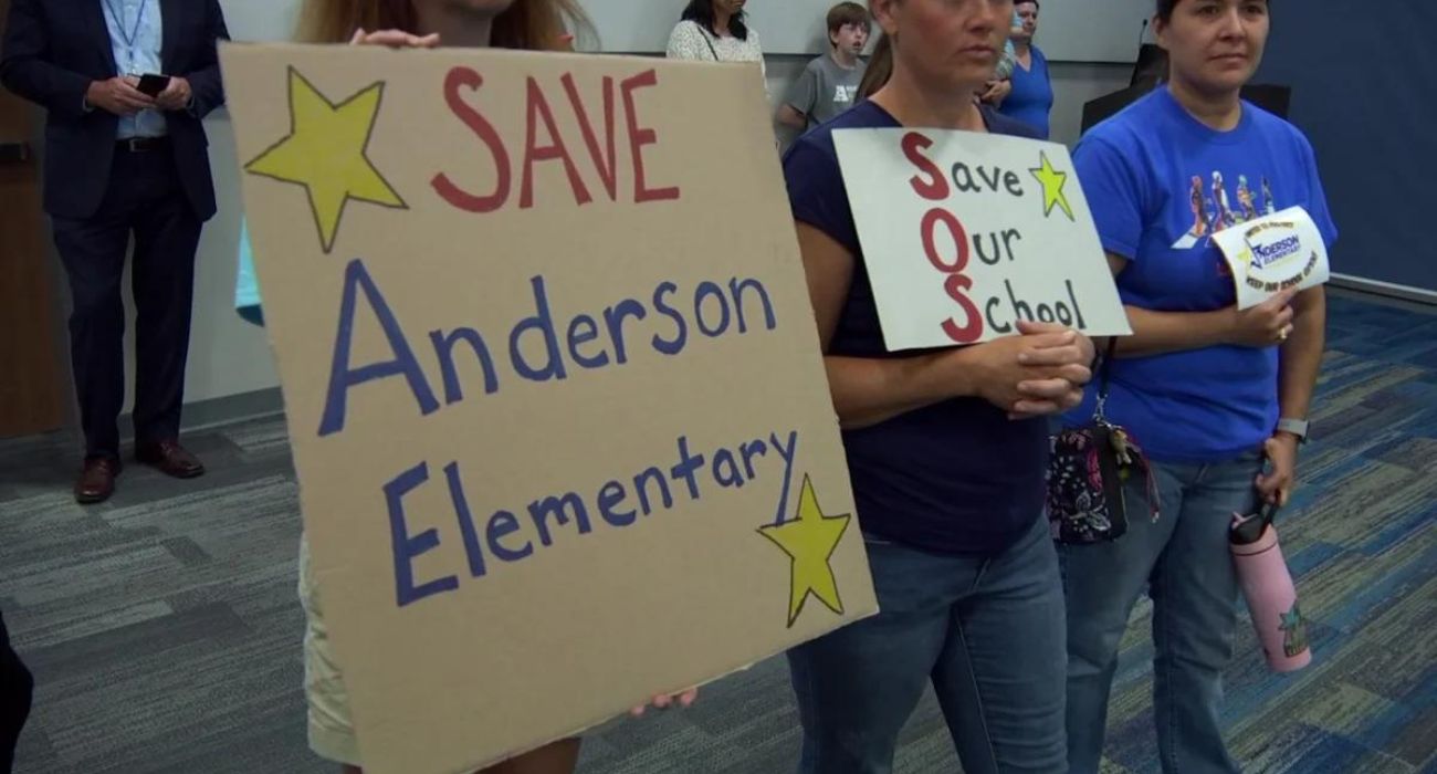 Parents Protest Against Local School District's Rezoning Plan