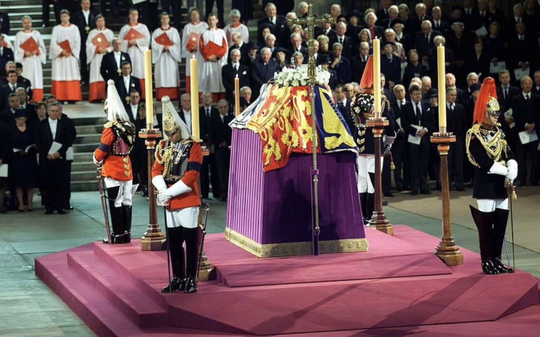 Queen Elizabeth Lies in State in Scotland