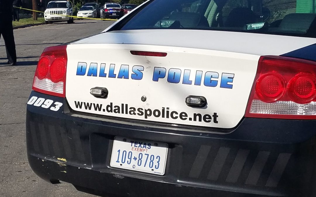 Oficial de policía de Dallas herido después de golpe de patrullero