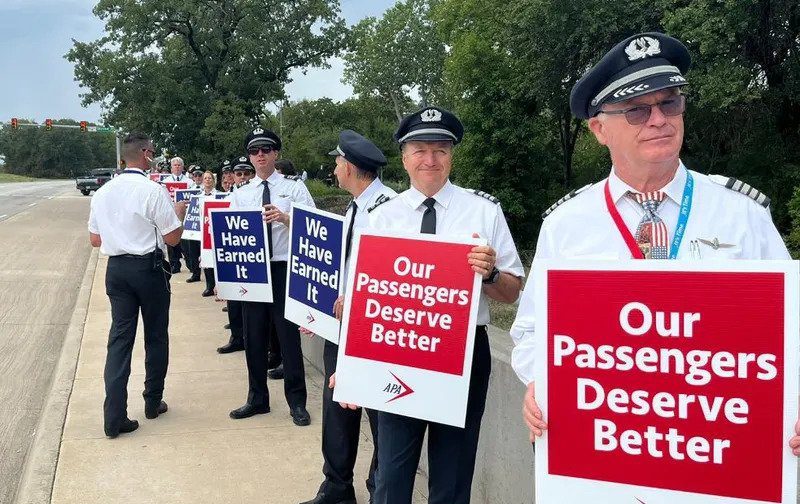 Perturbed Pilots Picket at American Airlines HQ