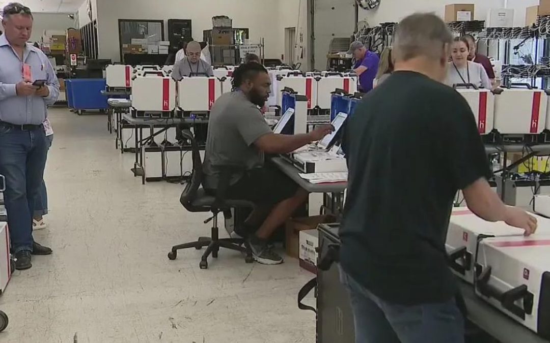 La Oficina de Elecciones del Condado Lucha para Contratar Trabajadores Electorales