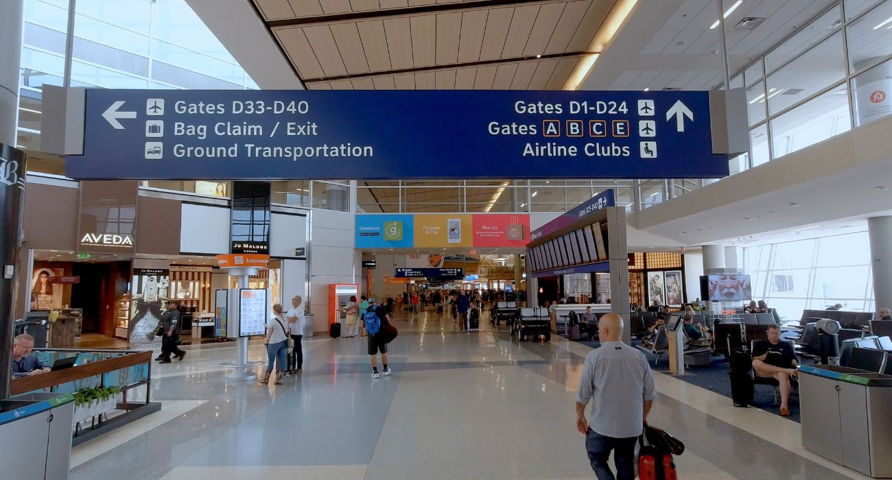 Compras de estilo futurista debutan en el aeropuerto DFW