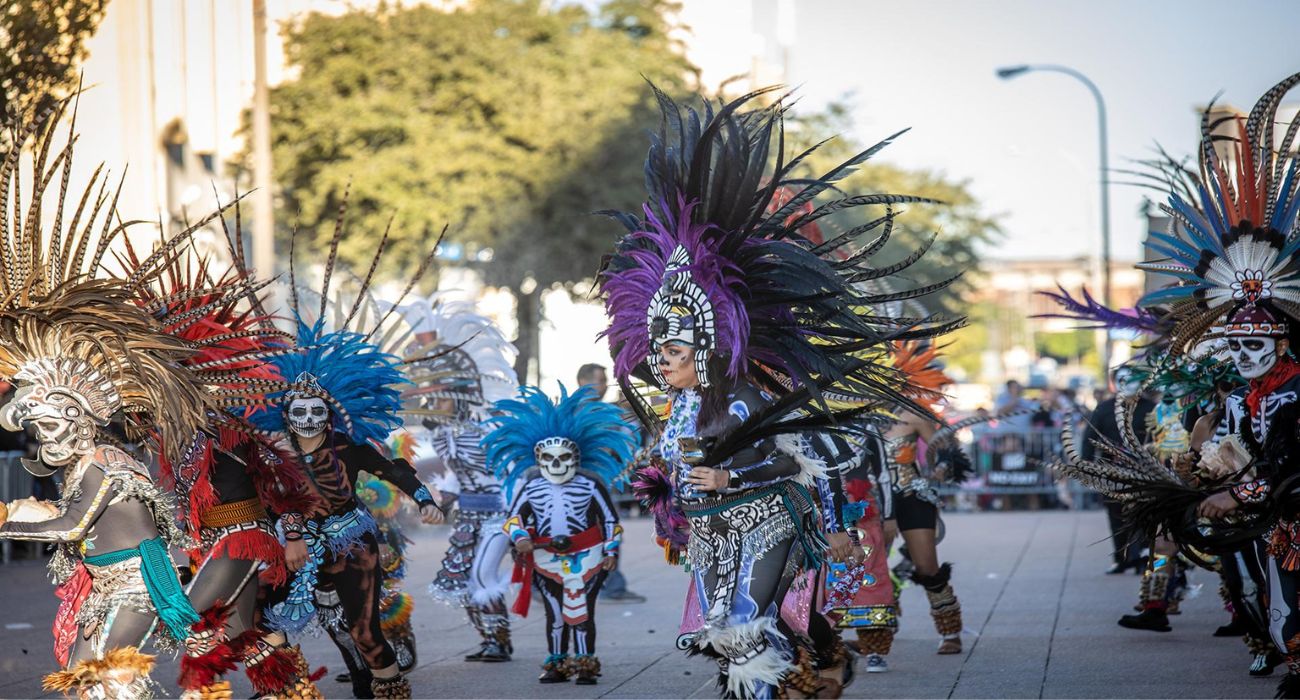 Thousands Attend Dallas Día de Los Muertos Celebration