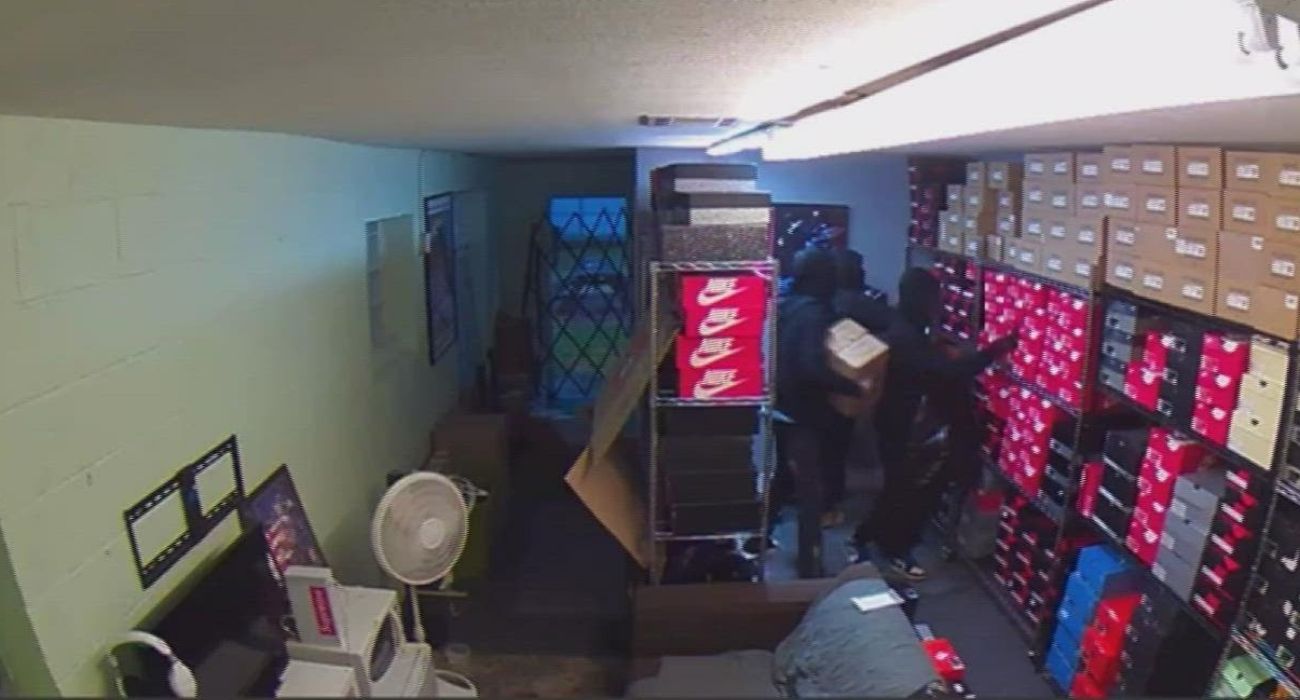 Thieves Duped by Local Shoe Store Owner