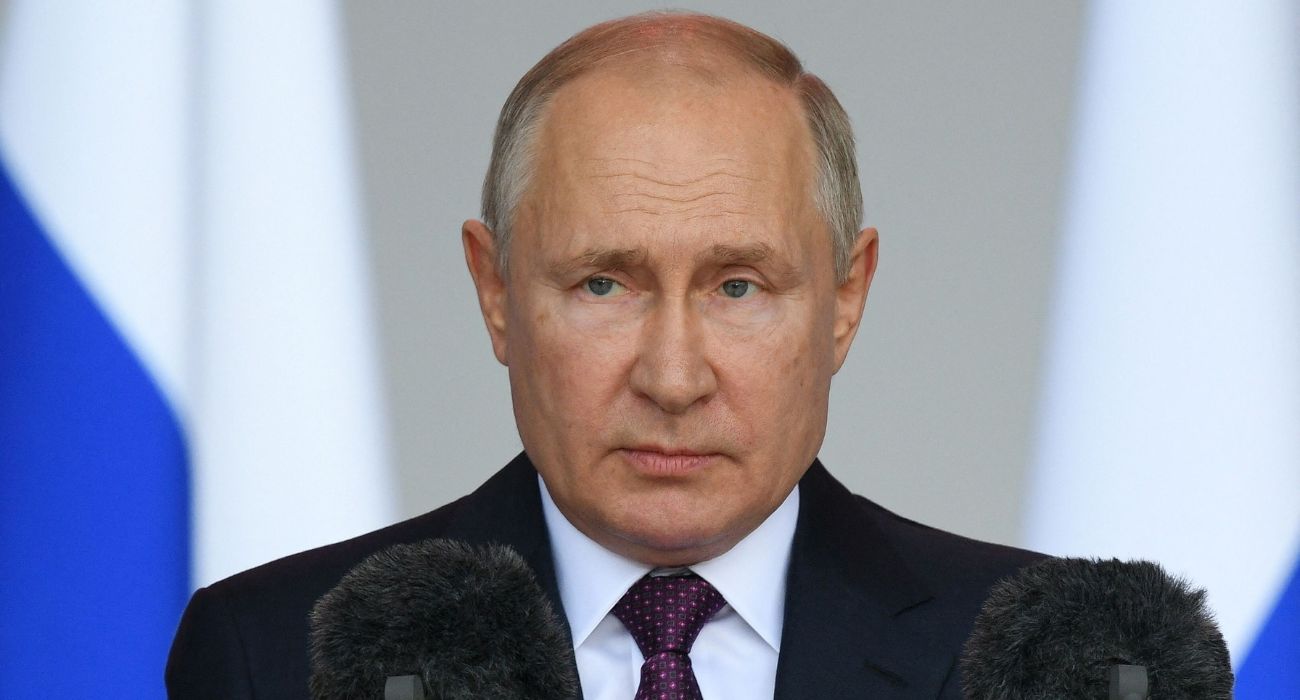 Putin's 'Purple' Hands Raise Health Concerns