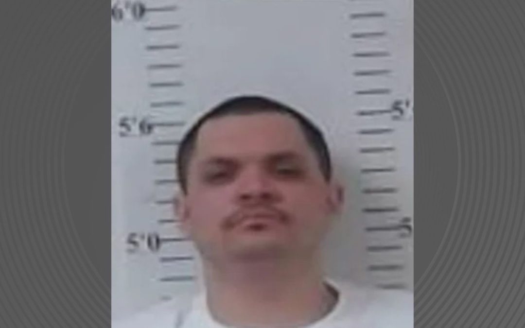Federal Authorities Search for Missing Prisoner
