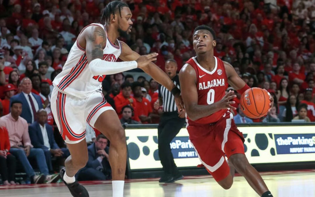 UT, Houston Drop in College Basketball Poll