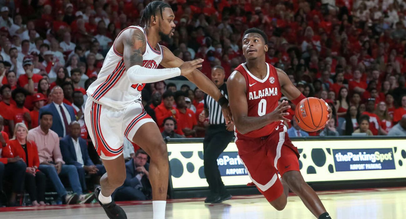 UT, Houston Drop in College Basketball Poll