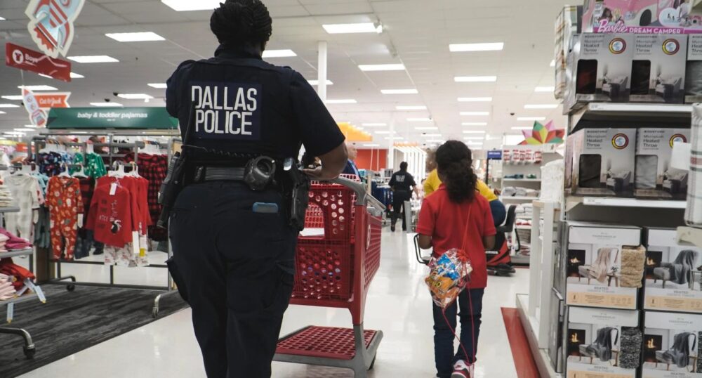 Dallas First Responders Spread Christmas Cheer