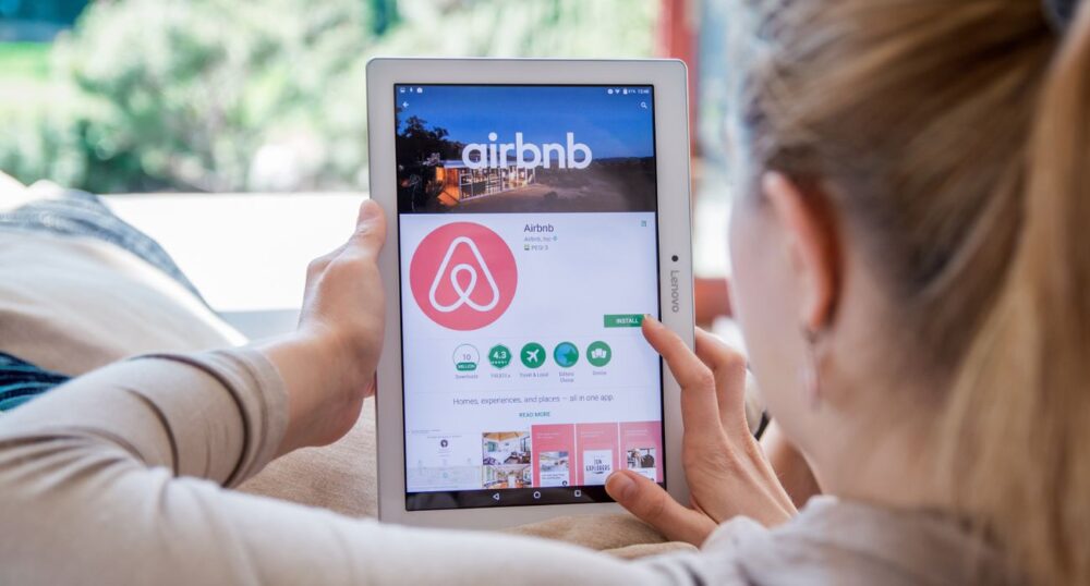 Airbnb Cracks Down on NYE Parties