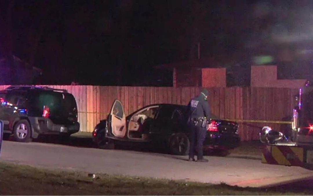 Hombre encontrado muerto en un automóvil en el este de Dallas