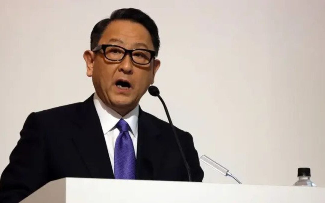 CEO de Toyota reacio a ir eléctrico