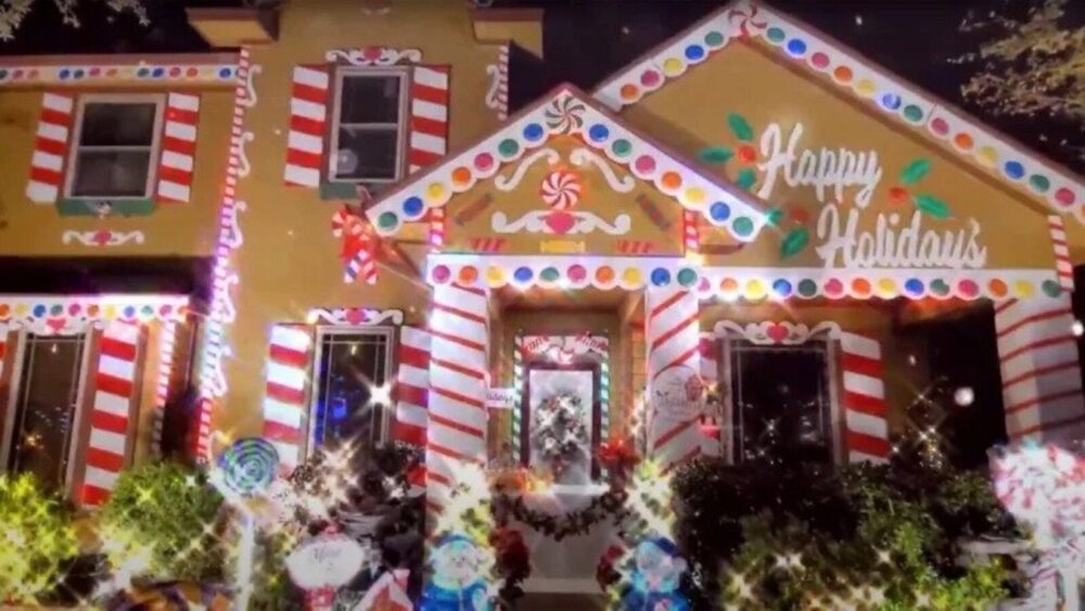 TX Woman Turns Home into Gingerbread House